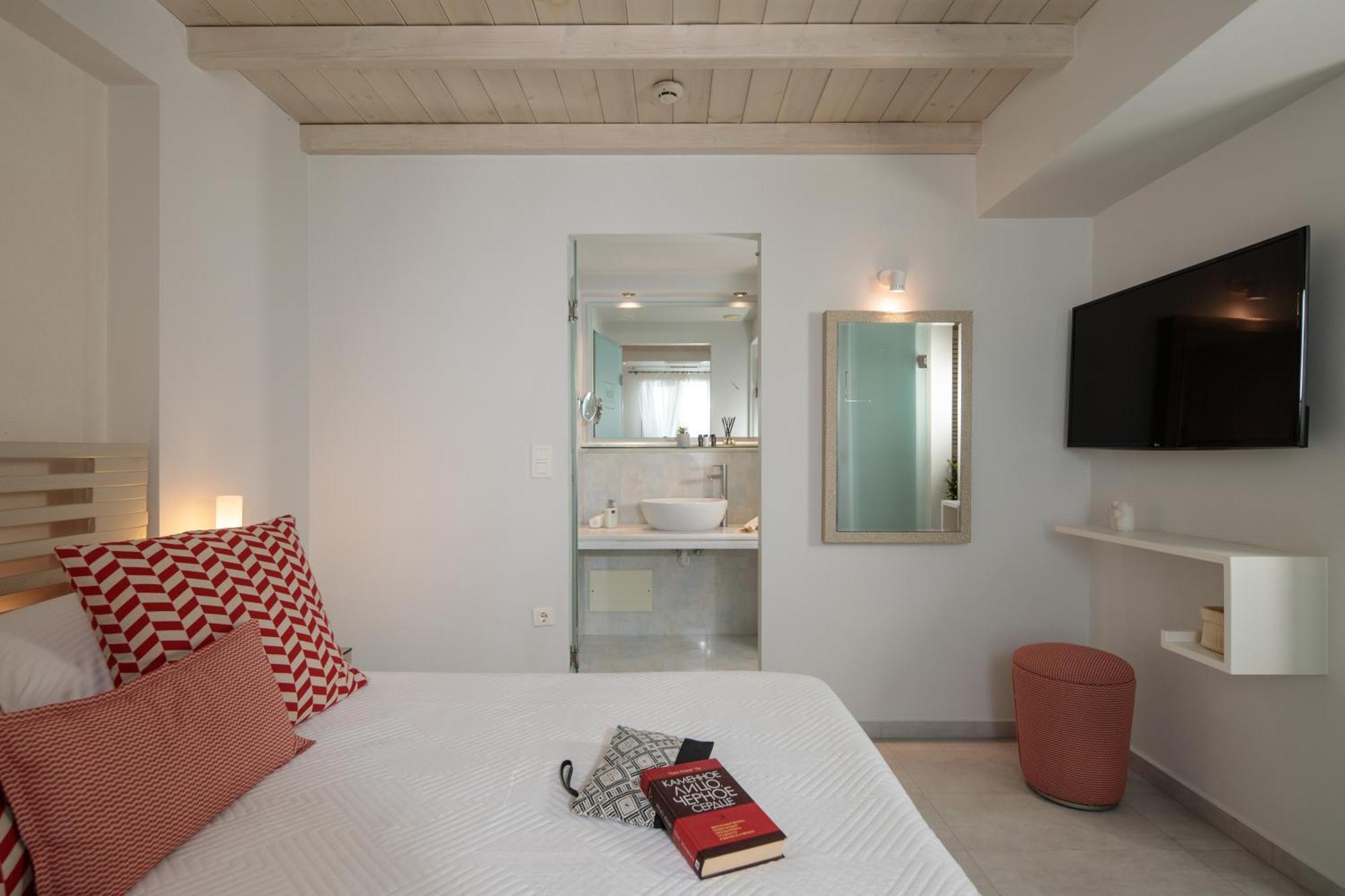 Iria Art Otel 4*