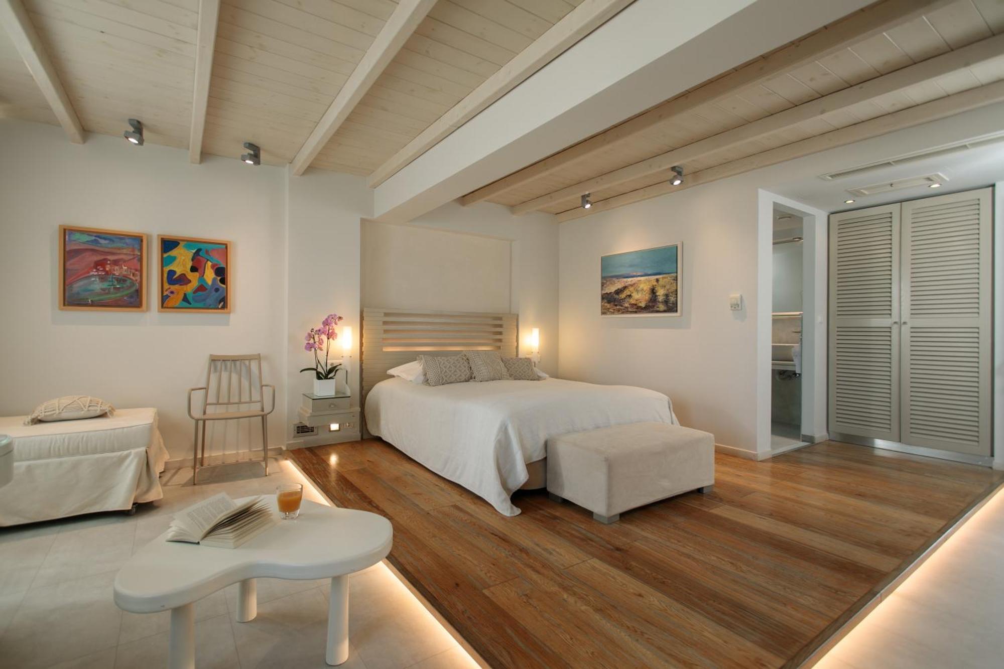 Iria Art Otel 4*